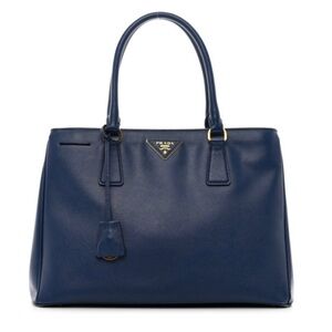 PRADA
Saffiano Lux Medium Tote Bluette